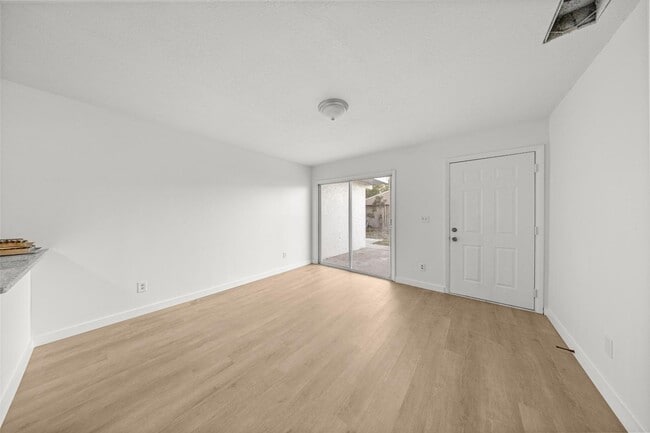 Building Photo - 2931 SE 52nd Ave