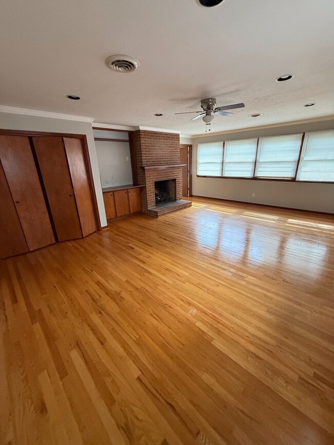 Building Photo - 413 Briarmont Dr