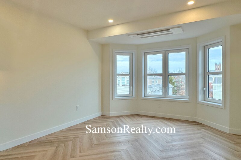 Building Photo - 381 Wickenden St