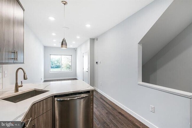 Building Photo - 1752 N Marshall St