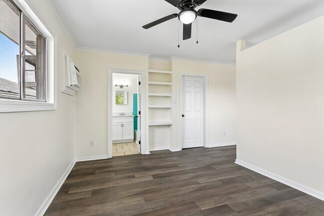 Building Photo - Studio Apartment in Metairie - Central Location off Airline & Causeway!