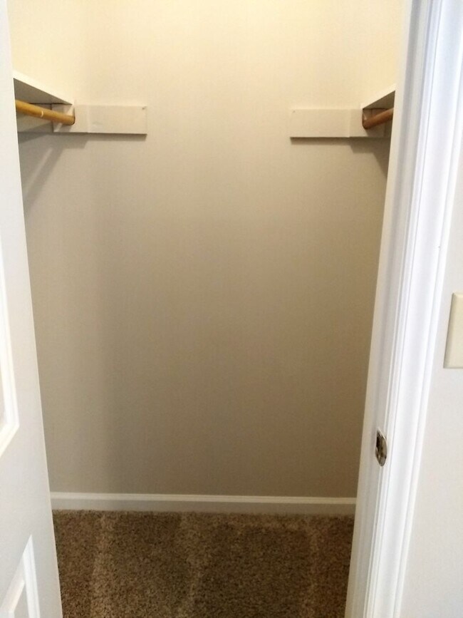 Building Photo - UPDATED & SPACIOUS 3 Bedroom 2 Bathroom home close to SHOPPING & FT BRAGG!!