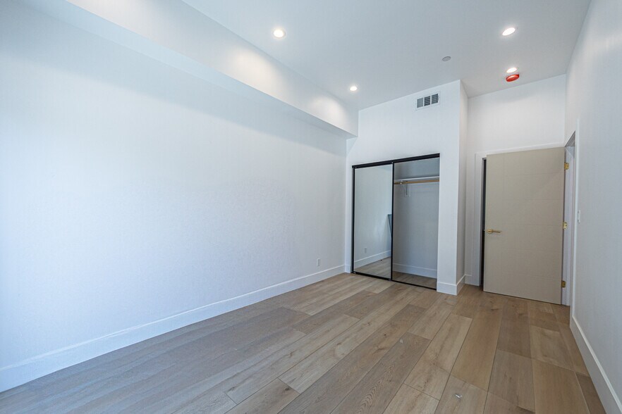 Building Photo - 242 N Dillon St