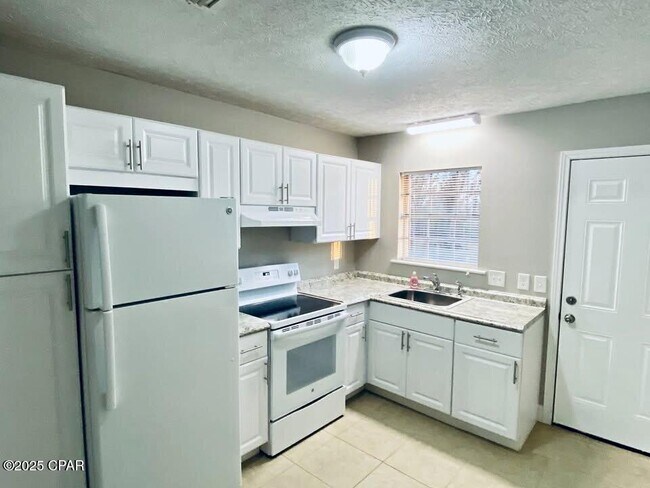 Building Photo - 1925 W 27th St