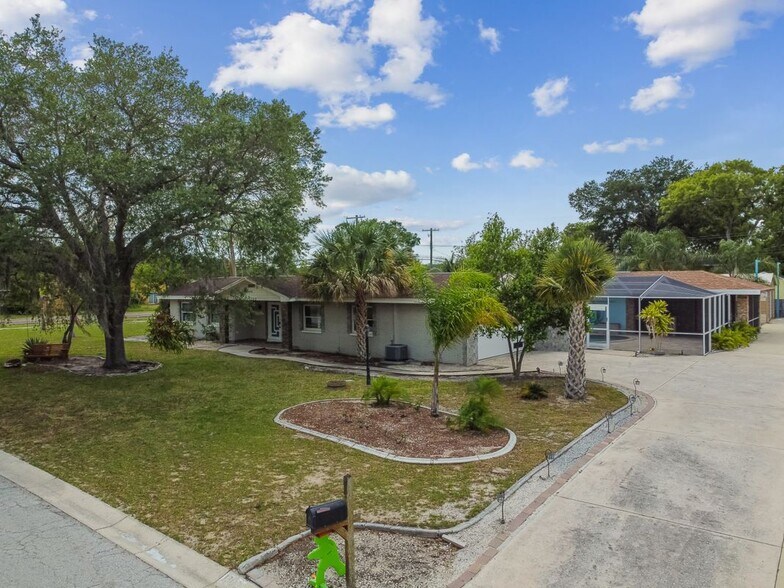 Building Photo - 1302 Brandonwood Dr