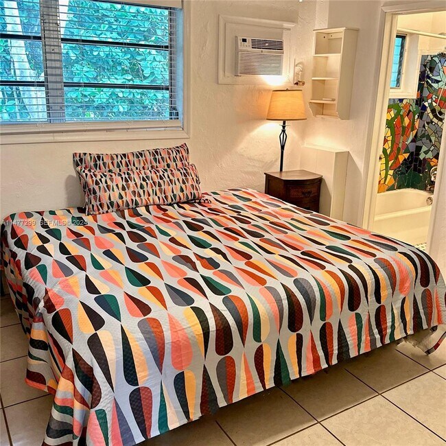 Building Photo - 325 Fernwood Rd