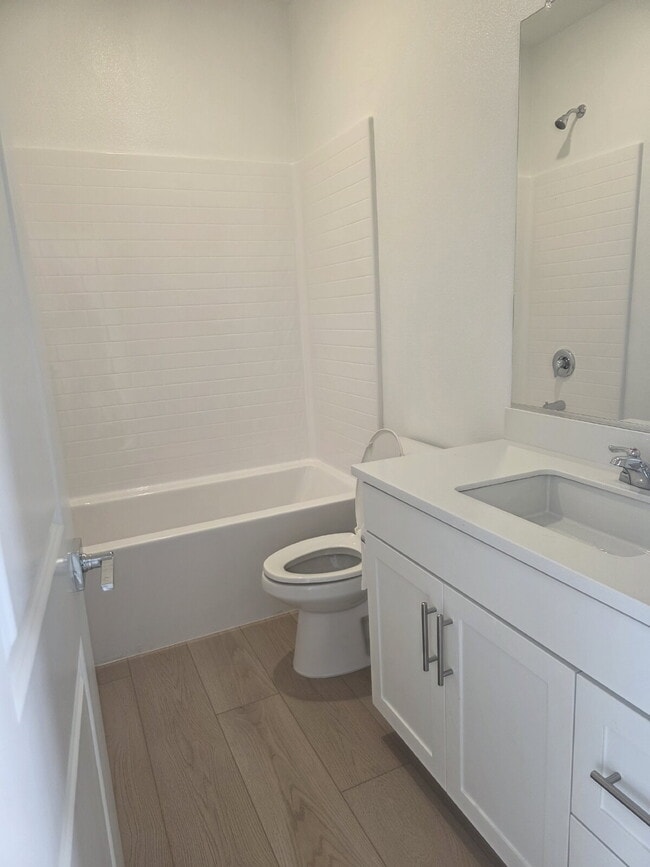 Building Photo - PRICE REDUCTION!! Sycamore Heights 3-Bedroom Condo  with 3 Full Baths 1588 Sq Ft of Modern Living!"