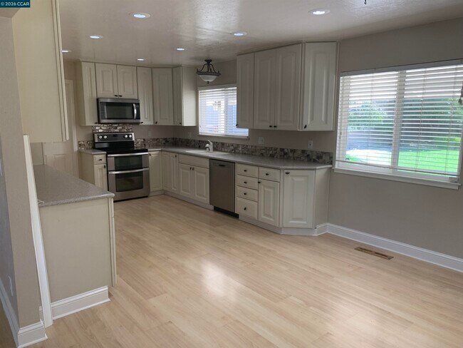 Building Photo - 1608 Claycord Ave