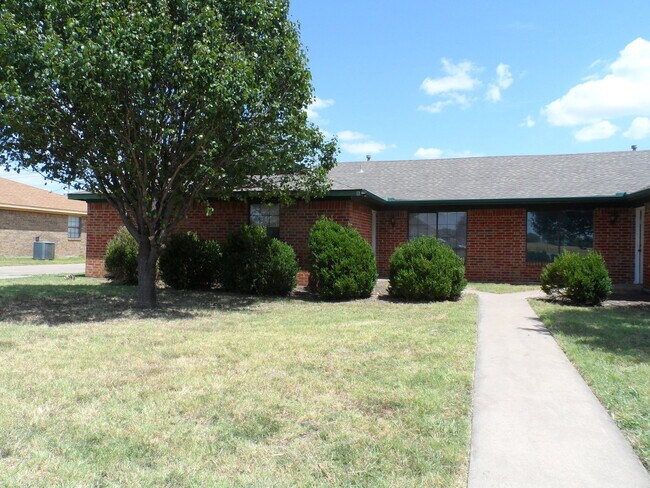 Primary Photo - 404 N Nolan River Rd