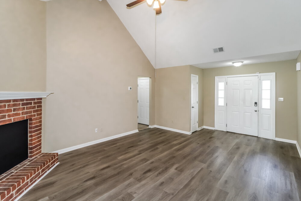Building Photo - 7091 Ireland Dr