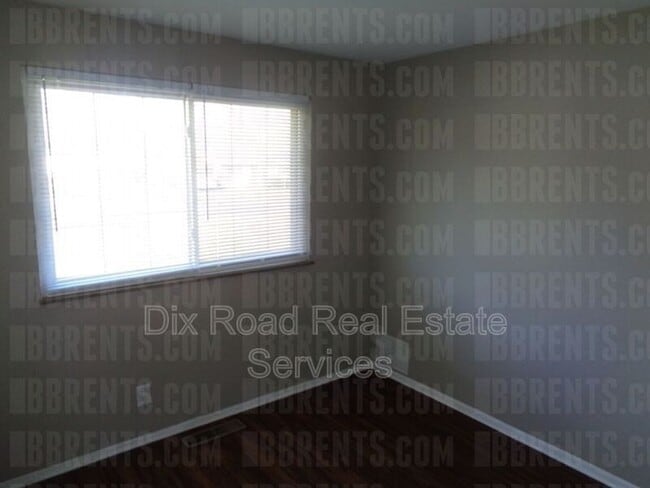 Building Photo - 374 Rockford Dr