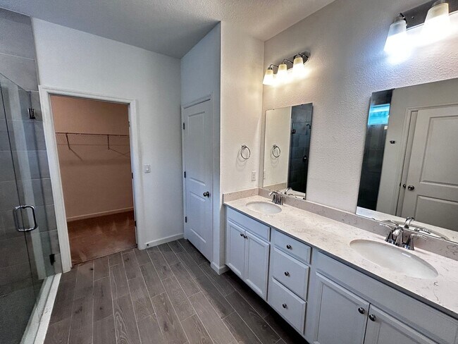 Building Photo - Modern Newer Build 3 Bed 2.5 Bath. Garage. Patio. In-Unit Laundry. Internet and Lawn Care Included!