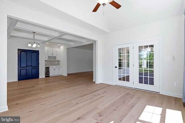 Building Photo - 301 Kingdom Dr