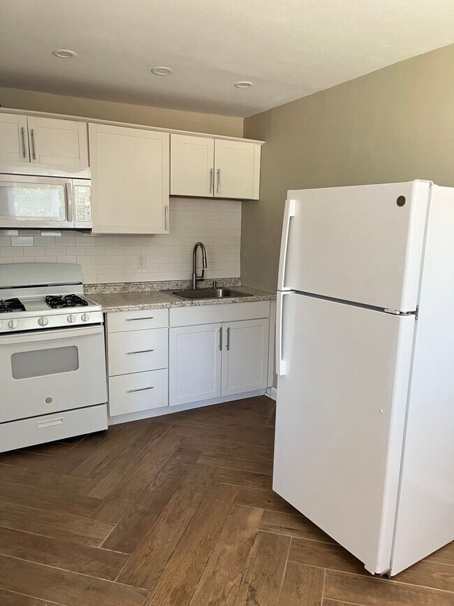 Building Photo - Inviting 1 bed/1bath in Benton Park West