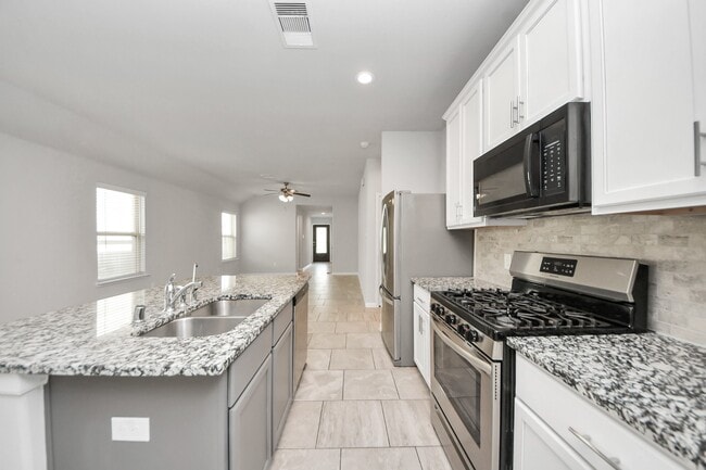 Building Photo - 1615 S City Oaks Ln