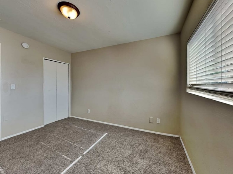 Building Photo - 12956 W Desert Ln