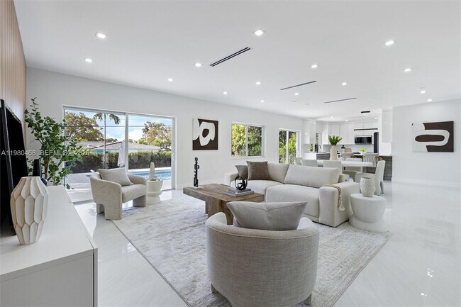 Building Photo - 1840 NE 199th St