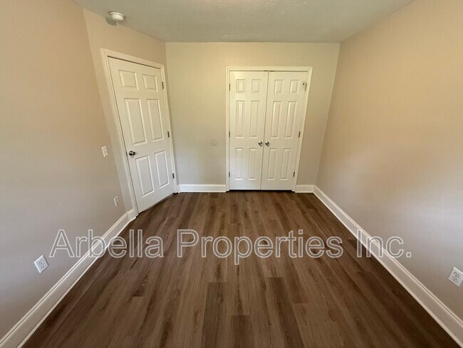 Building Photo - 133 Walker St