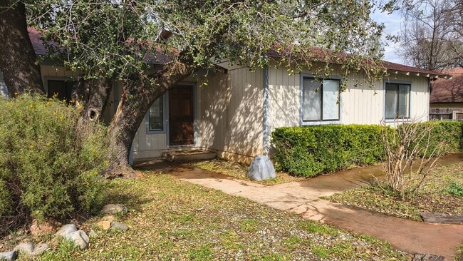 Building Photo - 4 Bed Happy Valley Home – Large Yard – Available Now