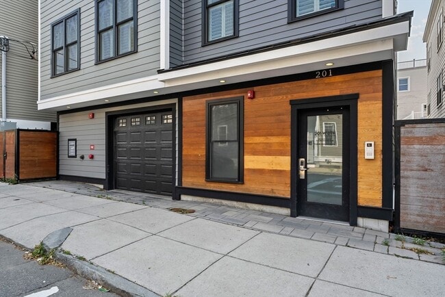 Building Photo - 201 W 8th St