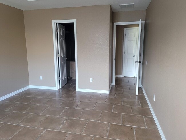 Building Photo - 3027-3029 LodgePole