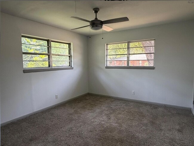Building Photo - 1547 Singleton Ave