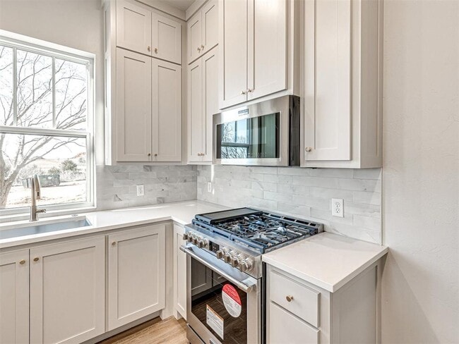 Building Photo - 29596 Memory Ln