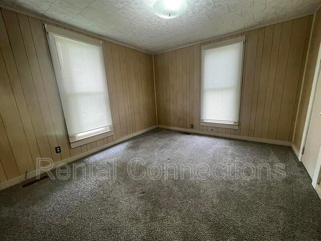 Building Photo - 402 S Bentley St