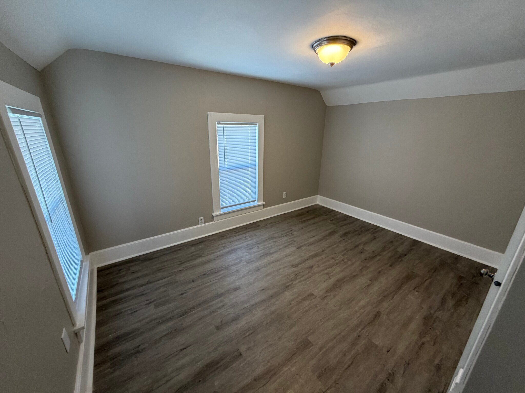 Building Photo - 405 Rock St