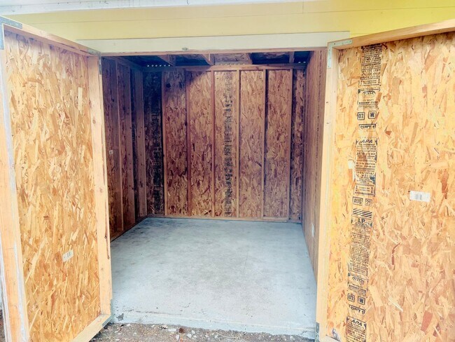 Building Photo - Charming Rambler 3-Bed/2-Bath Available Now!