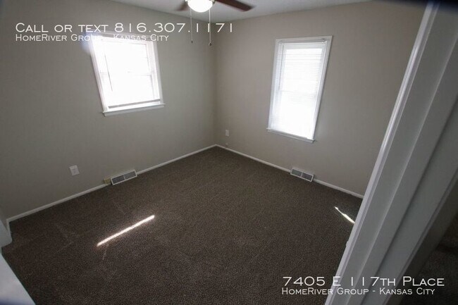 Building Photo - 3 br / 2 ba ready for immediate move in!