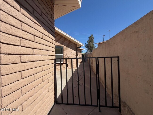 Building Photo - 293 Atlantic Rd