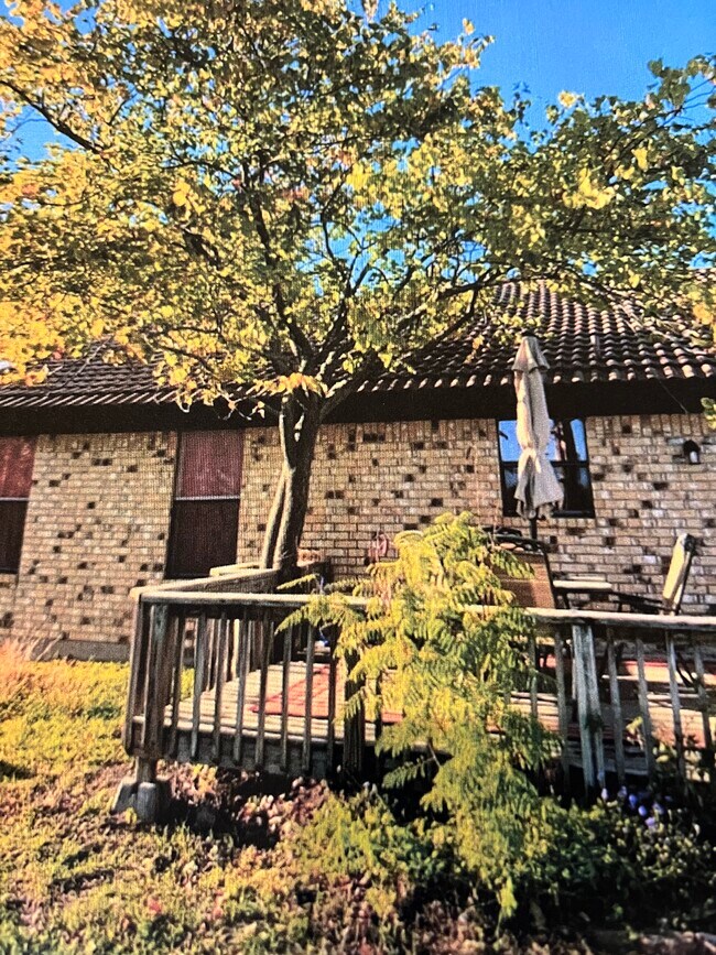 Building Photo - 8834 Sandcastle Ct