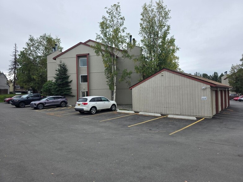 Building Photo - 9645 Independence Dr