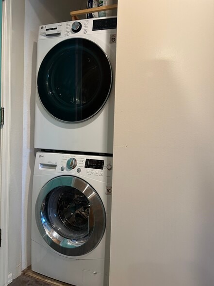 In Home Washer & Dryer - 356 S Taft Ct
