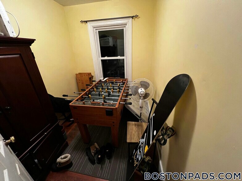 Building Photo - 40 Hillside St