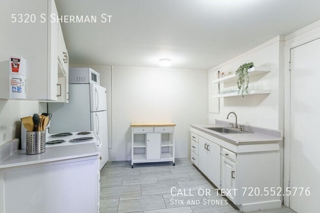 Building Photo - 5320 S Sherman St