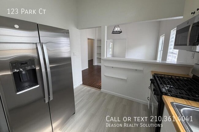 Building Photo - 123 Park Ct