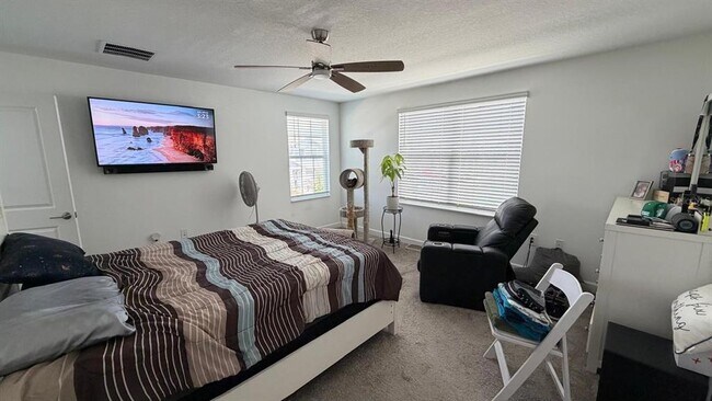 Building Photo - 11200 Listening Dr