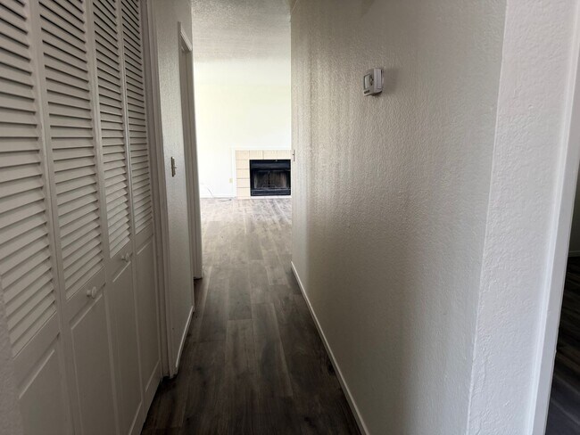 Building Photo - Remodeled 3 bedroom 2 bath house in Citrus Heights HUGE YARD