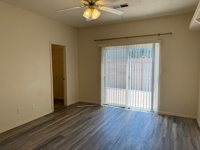 Building Photo - 9704 Lagrima De Oro Rd NE