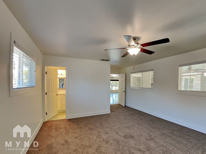 Building Photo - 2428 Drayton Dr