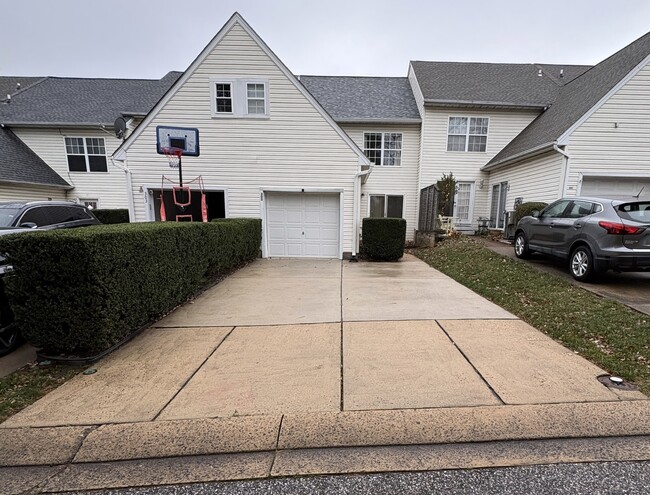 Building Photo - 305 Mt Royal Ave