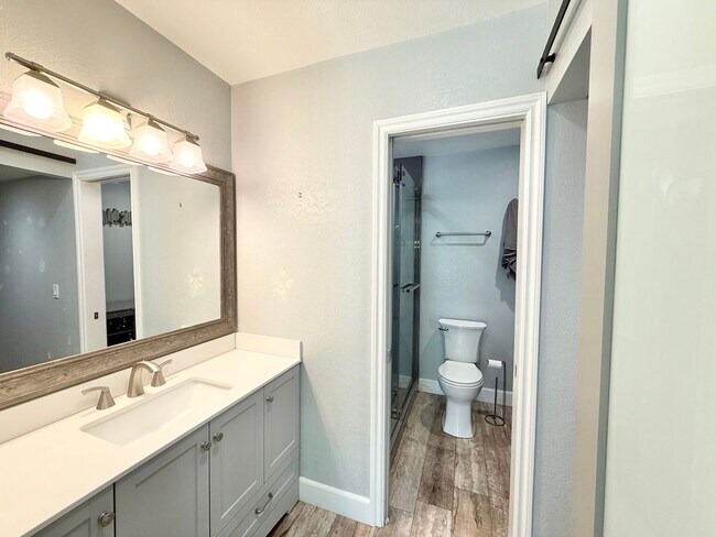 Building Photo - PET FRIENDLY - Charming 4-Bedroom Home in ...