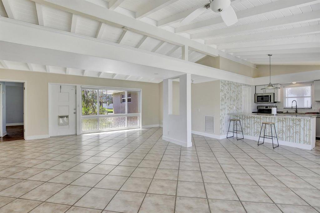Building Photo - 1733 SW 5th Ct