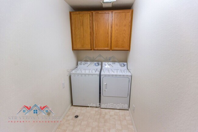 Building Photo - 10864 E Lindner Ave