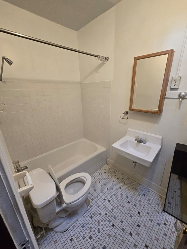 Building Photo - 1014 E Prairie Ave