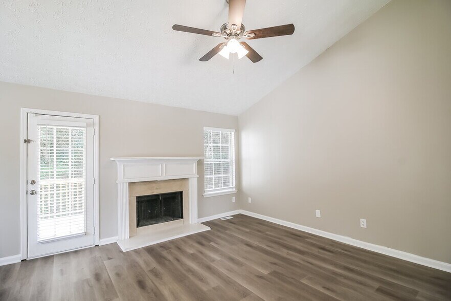 Building Photo - 7460 Royale Ct