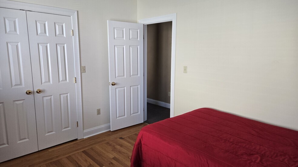 Bedroom - 47 Hotchkiss St