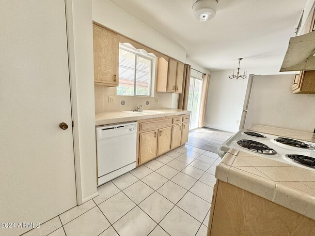 Building Photo - 10012 N 103rd Ave